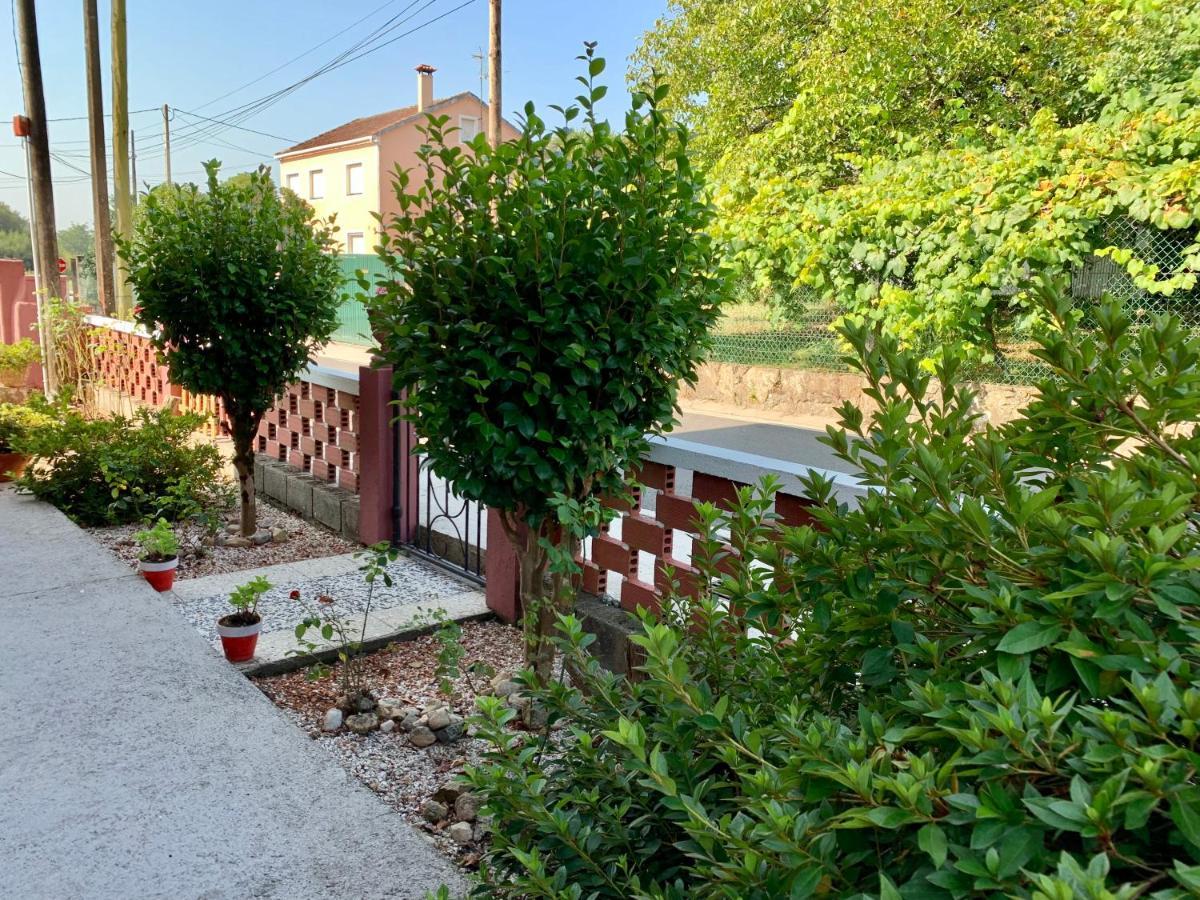 Апартаменти A Casa Vermella Con Jardin A 10 Minutos De Santiago De Compostela Ortono Екстер'єр фото